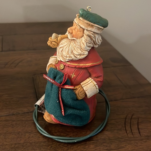 Santa's Secret Gift Hallmark Ornament 1997 - Picture 4 of 5